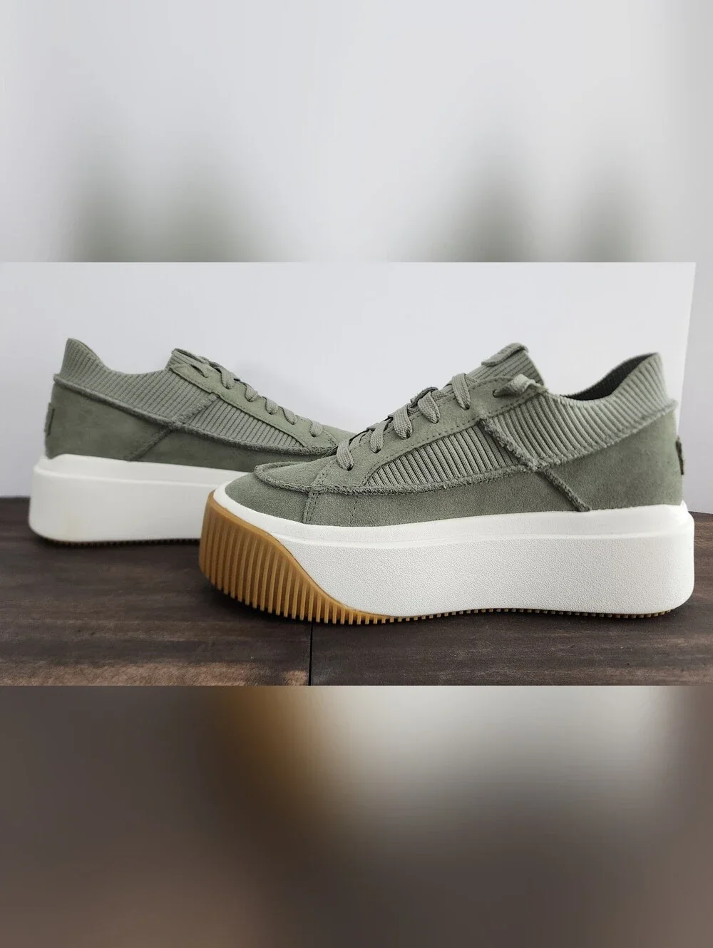 UGG EZ-Duzzit Lace Platform Sneakers Shaded Clover Women’s 7.5 NIB